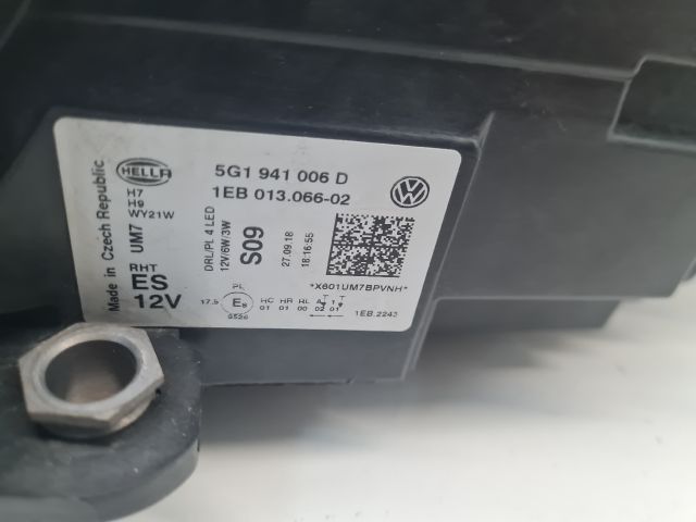 bontott VW GOLF VII Jobb Fényszóró