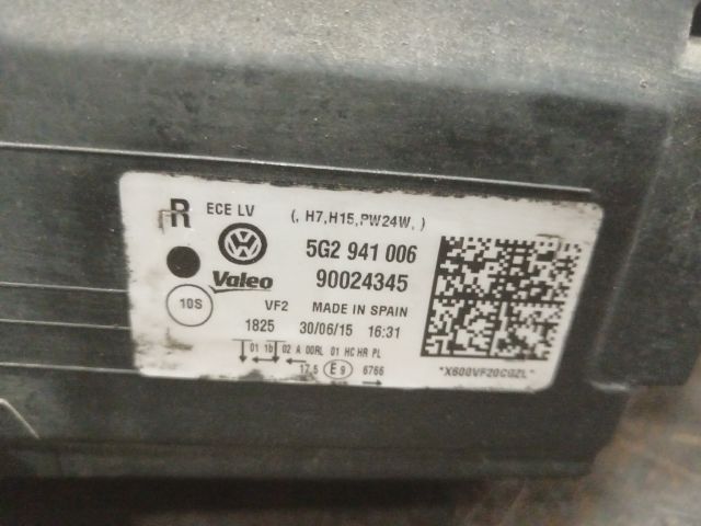 bontott VW GOLF VII Jobb Fényszóró