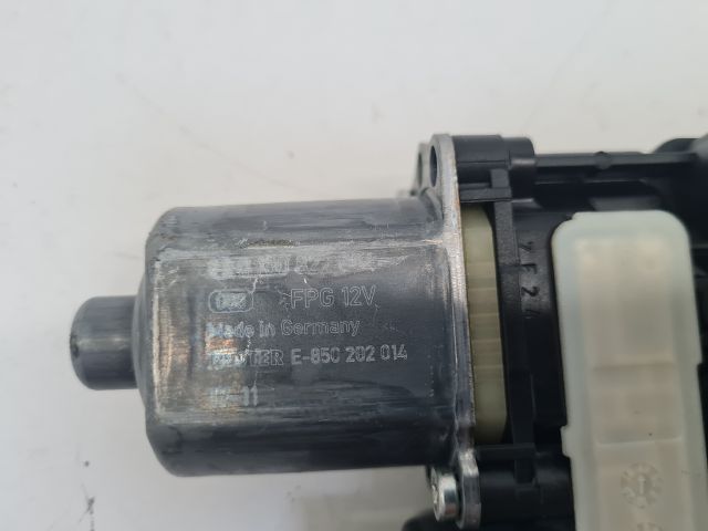 bontott VW GOLF VII Jobb hátsó Ablakemelő Motor