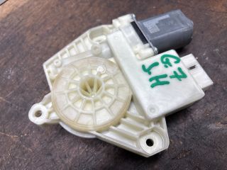 bontott VW GOLF VII Jobb hátsó Ablakemelő Motor