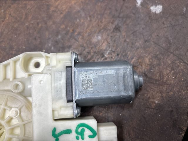 bontott VW GOLF VII Jobb hátsó Ablakemelő Motor