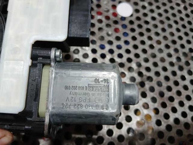 bontott VW GOLF VII Jobb hátsó Ablakemelő Motor