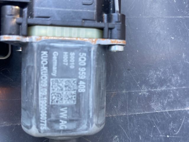 bontott VW GOLF VII Jobb hátsó Ablakemelő Motor