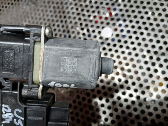 bontott VW GOLF VII Jobb hátsó Ablakemelő Motor