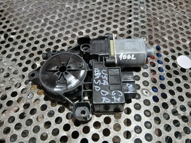 bontott VW GOLF VII Jobb hátsó Ablakemelő Motor