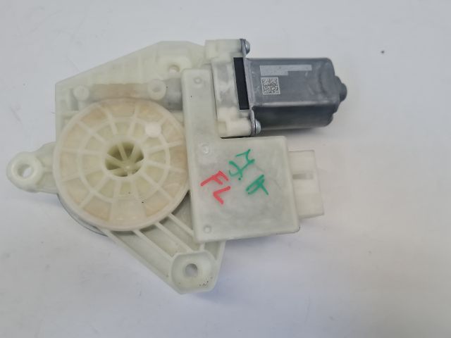 bontott VW GOLF VII Jobb hátsó Ablakemelő Motor