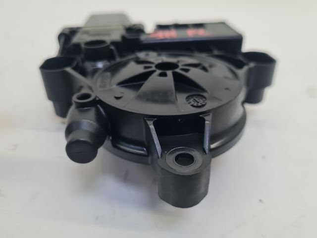 bontott VW GOLF VII Jobb hátsó Ablakemelő Motor