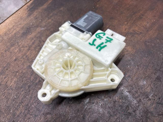 bontott VW GOLF VII Jobb hátsó Ablakemelő Motor