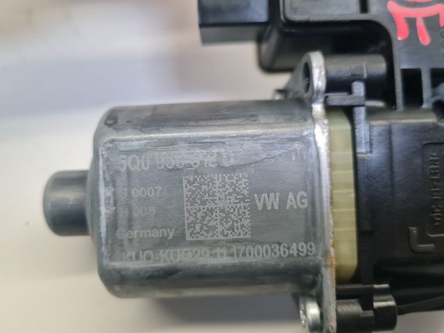 bontott VW GOLF VII Jobb hátsó Ablakemelő Motor