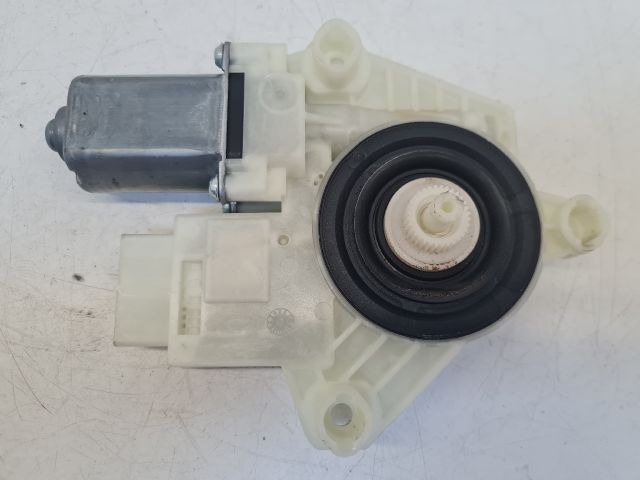 bontott VW GOLF VII Jobb hátsó Ablakemelő Motor