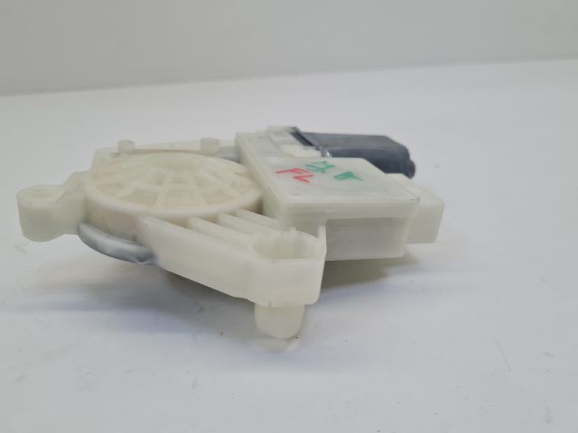 bontott VW GOLF VII Jobb hátsó Ablakemelő Motor