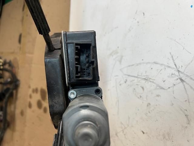 bontott VW GOLF VII Jobb hátsó Ablakemelő Motor