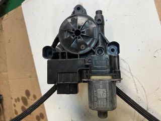 bontott VW GOLF VII Jobb hátsó Ablakemelő Motor