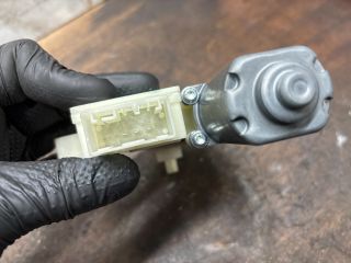 bontott VW GOLF VII Jobb hátsó Ablakemelő Motor