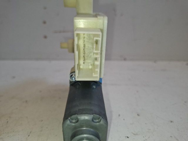 bontott VW GOLF VII Jobb hátsó Ablakemelő Motor