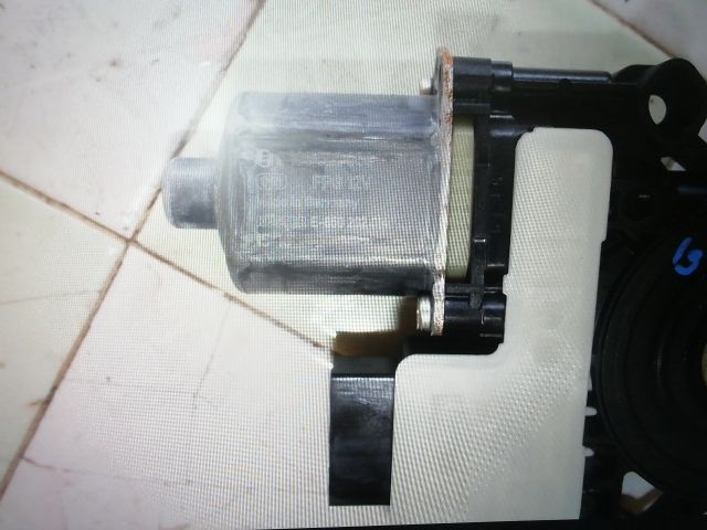 bontott VW GOLF VII Jobb hátsó Ablakemelő Motor