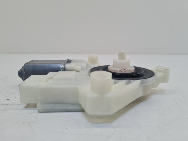 bontott VW GOLF VII Jobb hátsó Ablakemelő Motor