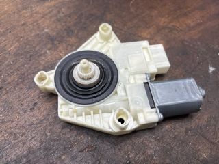 bontott VW GOLF VII Jobb hátsó Ablakemelő Motor