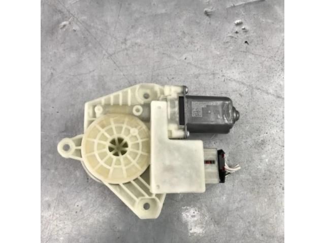 bontott VW GOLF VII Jobb hátsó Ablakemelő Motor