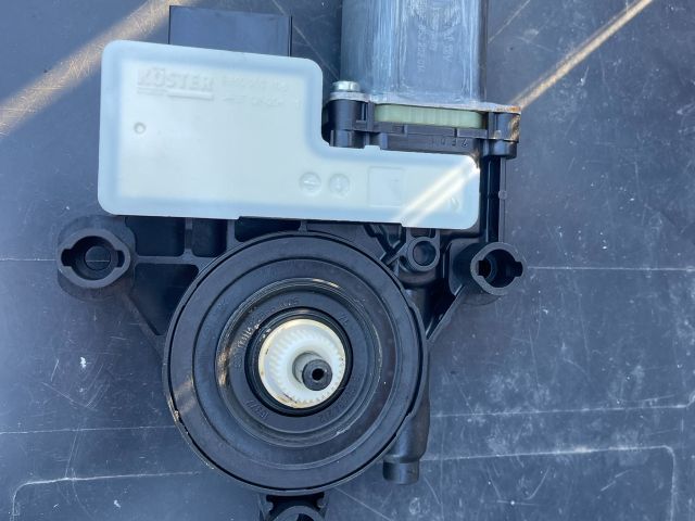 bontott VW GOLF VII Jobb hátsó Ablakemelő Motor