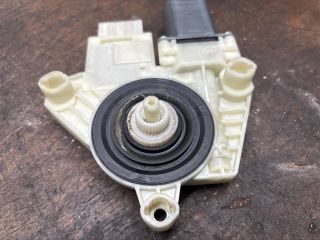 bontott VW GOLF VII Jobb hátsó Ablakemelő Motor