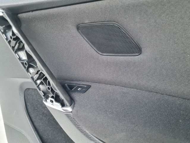 bontott VW GOLF VII Jobb hátsó Ajtó Kárpit