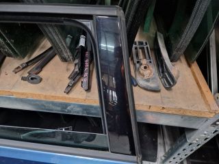 bontott VW GOLF VII Jobb hátsó Ajtó (Részeivel)