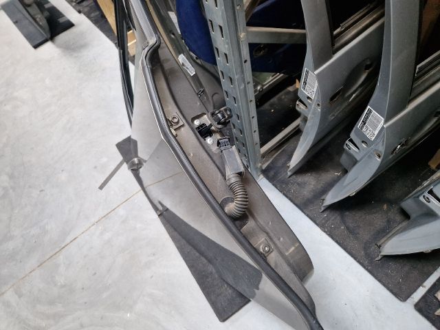 bontott VW GOLF VII Jobb hátsó Ajtó (Részeivel)