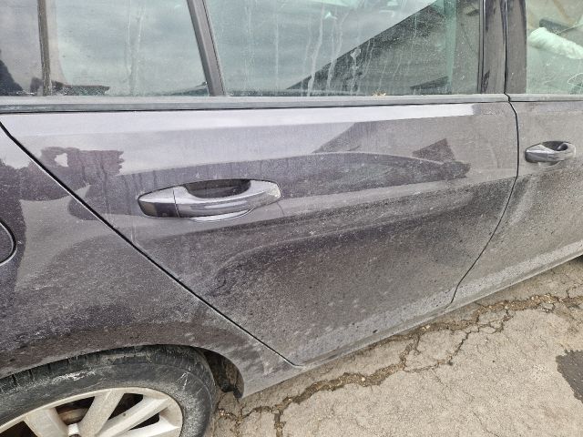 bontott VW GOLF VII Jobb hátsó Ajtó (Részeivel)
