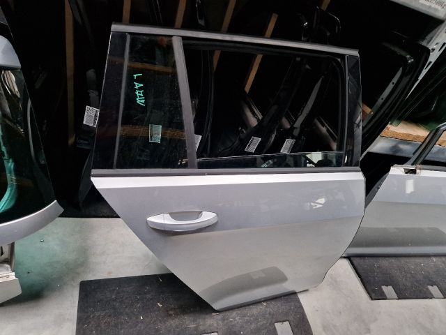 bontott VW GOLF VII Jobb hátsó Ajtó (Részeivel)