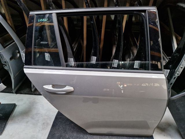 bontott VW GOLF VII Jobb hátsó Ajtó (Részeivel)