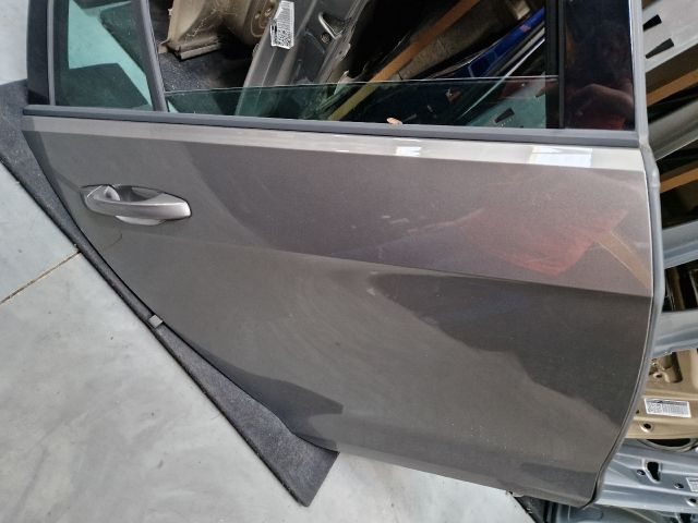 bontott VW GOLF VII Jobb hátsó Ajtó (Részeivel)