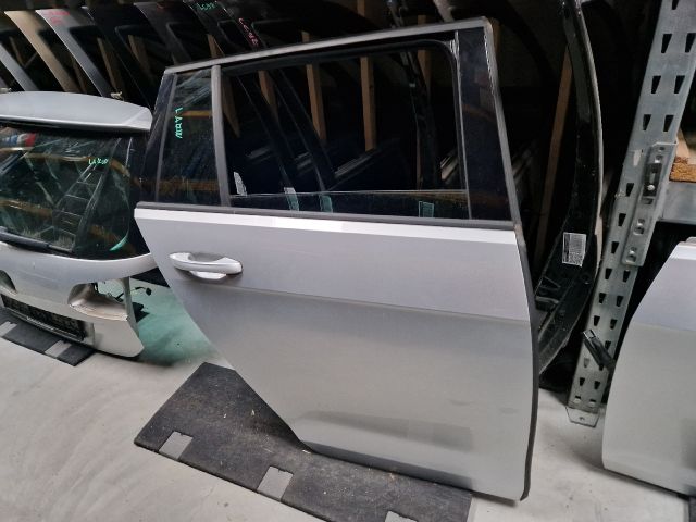 bontott VW GOLF VII Jobb hátsó Ajtó (Részeivel)