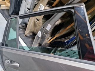 bontott VW GOLF VII Jobb hátsó Ajtó (Részeivel)