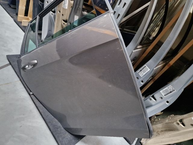 bontott VW GOLF VII Jobb hátsó Ajtó (Részeivel)