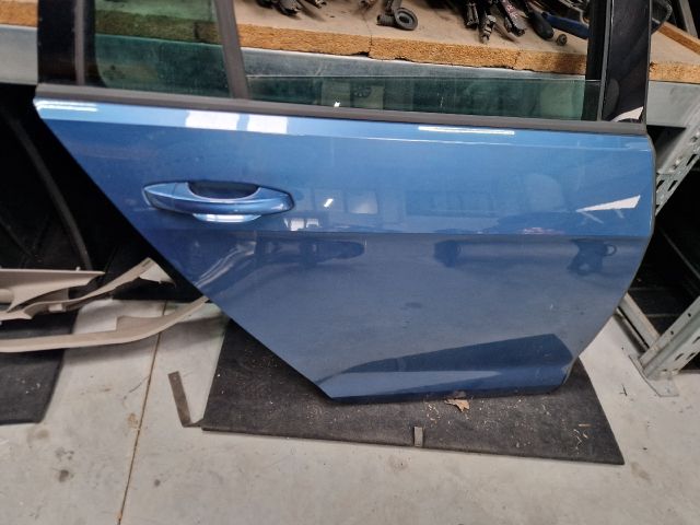 bontott VW GOLF VII Jobb hátsó Ajtó (Részeivel)