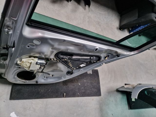 bontott VW GOLF VII Jobb hátsó Ajtó (Részeivel)