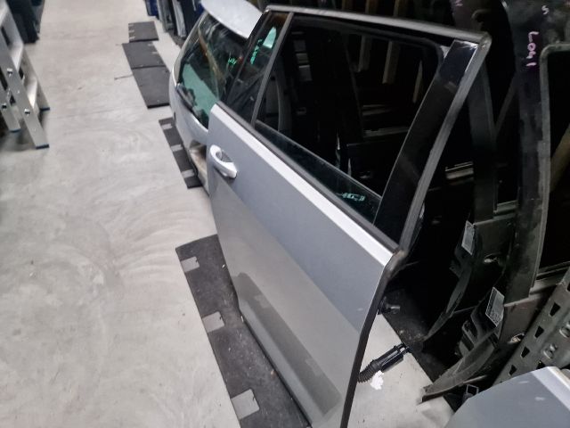 bontott VW GOLF VII Jobb hátsó Ajtó (Részeivel)