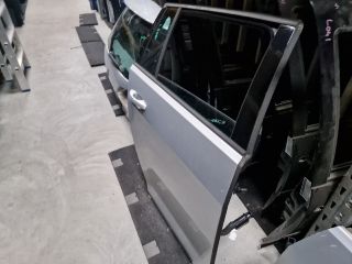 bontott VW GOLF VII Jobb hátsó Ajtó (Részeivel)