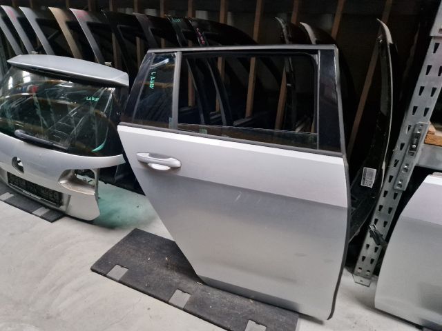 bontott VW GOLF VII Jobb hátsó Ajtó (Részeivel)