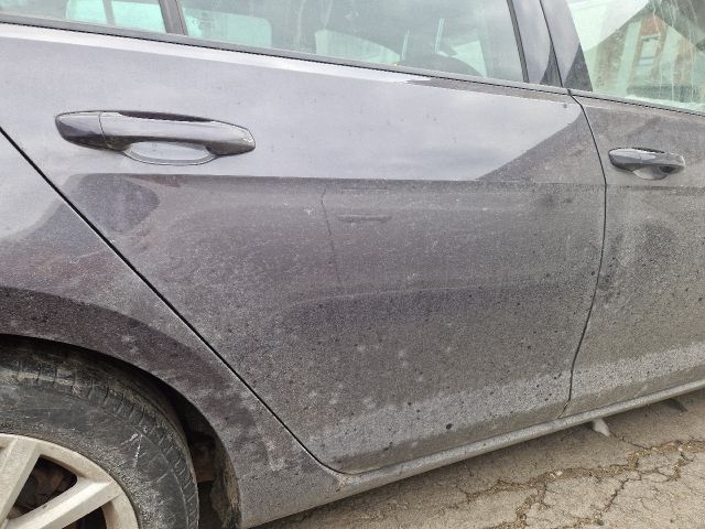 bontott VW GOLF VII Jobb hátsó Ajtó (Részeivel)