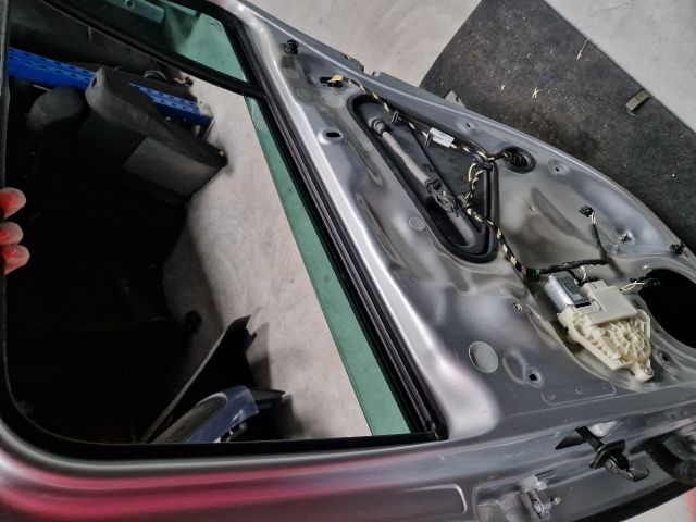 bontott VW GOLF VII Jobb hátsó Ajtó (Részeivel)