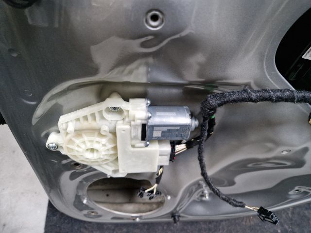 bontott VW GOLF VII Jobb hátsó Ajtó (Részeivel)