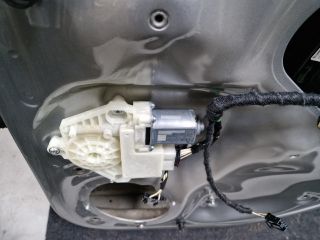 bontott VW GOLF VII Jobb hátsó Ajtó (Részeivel)