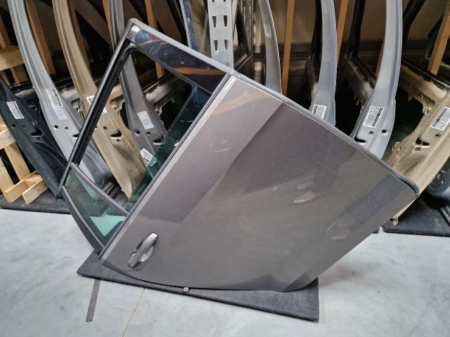 bontott VW GOLF VII Jobb hátsó Ajtó (Részeivel)