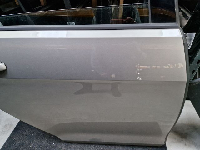 bontott VW GOLF VII Jobb hátsó Ajtó (Részeivel)