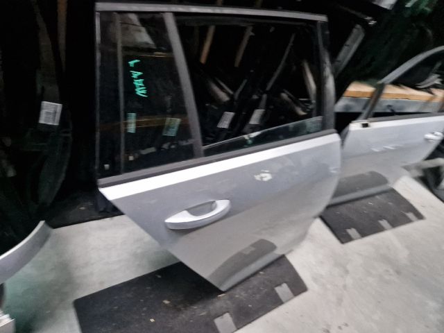 bontott VW GOLF VII Jobb hátsó Ajtó (Részeivel)
