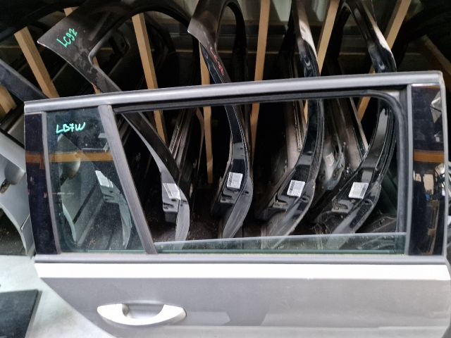 bontott VW GOLF VII Jobb hátsó Ajtó (Részeivel)