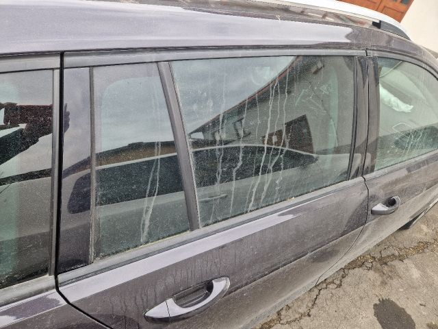 bontott VW GOLF VII Jobb hátsó Ajtó (Részeivel)