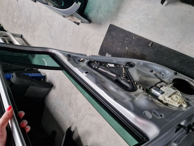 bontott VW GOLF VII Jobb hátsó Ajtó (Részeivel)